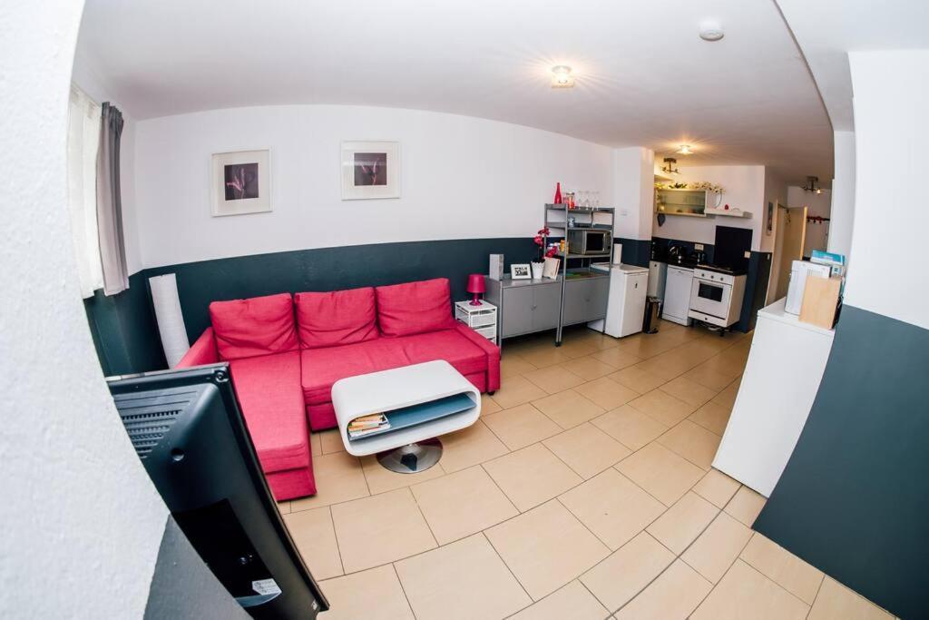 Sunny Apartment At Rostock - Pink Eksteriør bilde